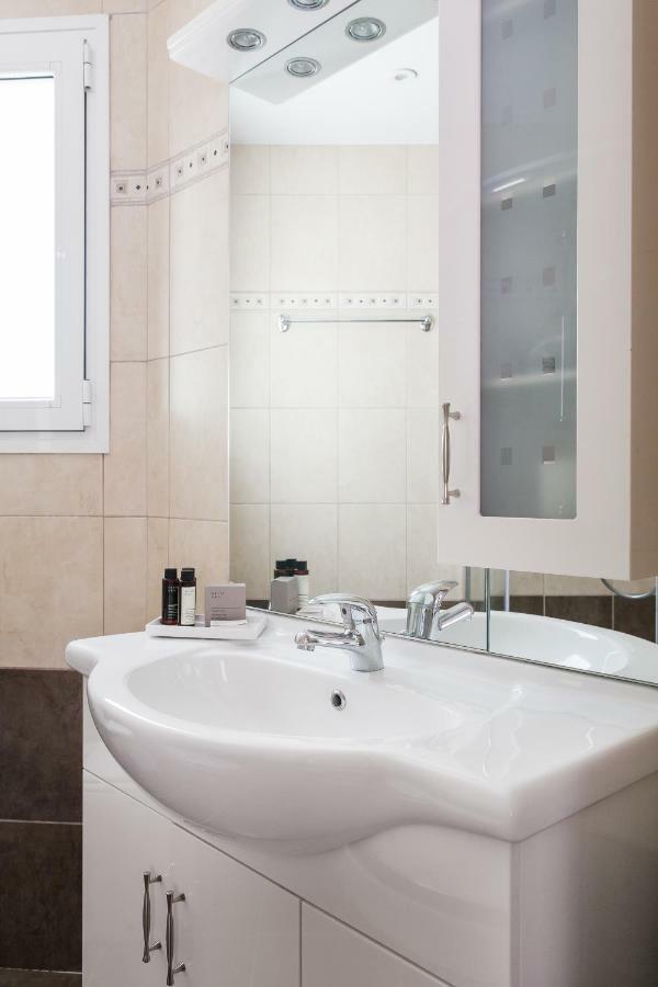 Delightful 1BD Apartment in Plaka by UPSTREET Athena Bagian luar foto